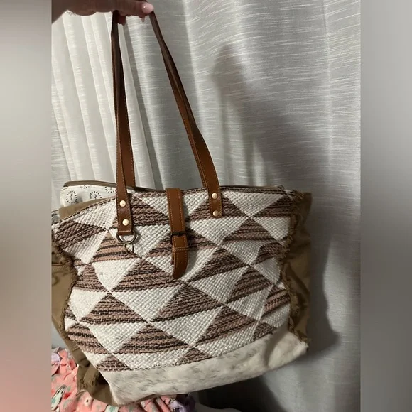 SEE ALL PHOTOS FOR ALL DETAILS - Picture 3 of 13